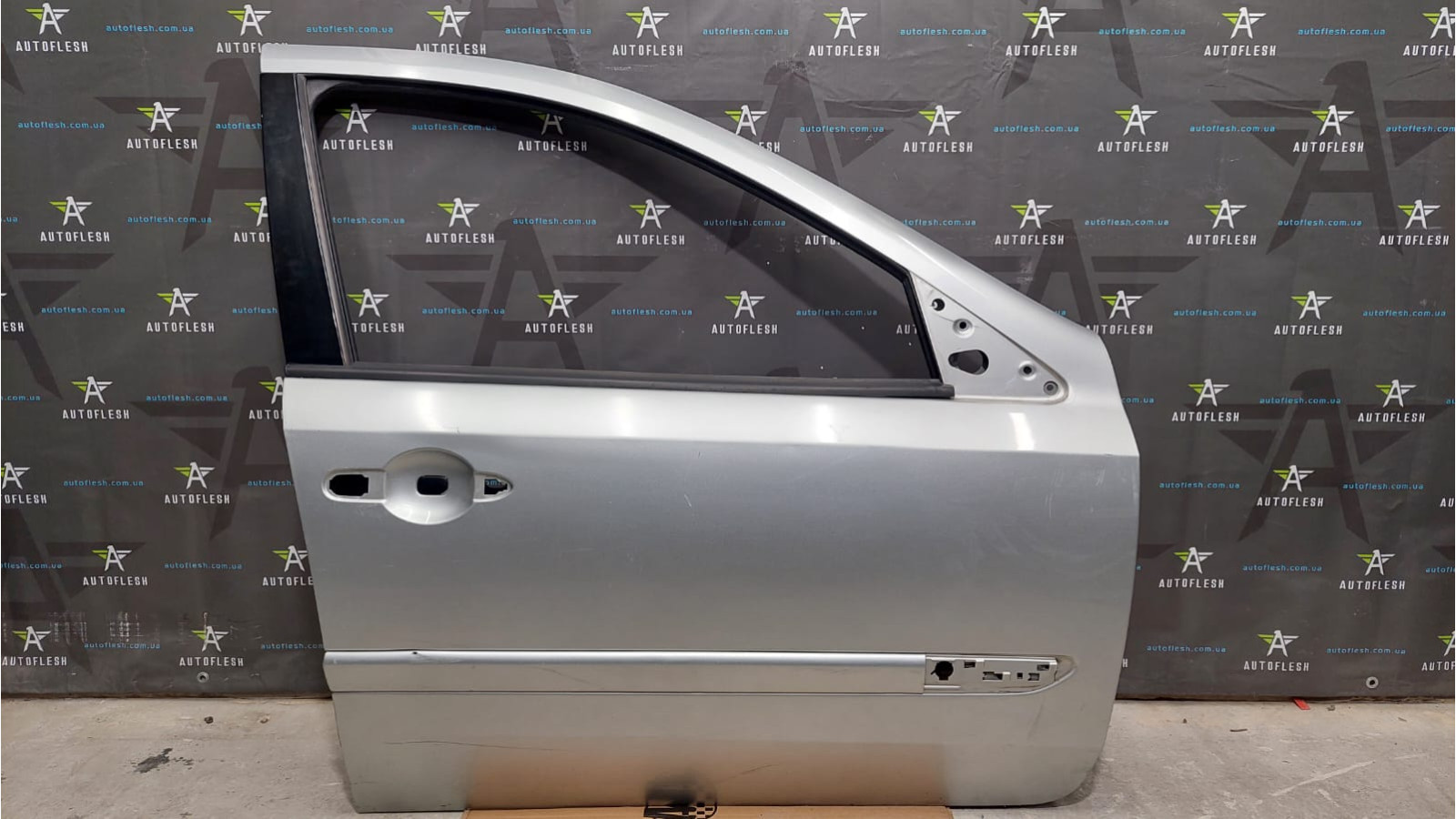 Дверь передняя правая 7751471659, 7751472438 Renault Laguna 2 лагуна хэтчбек бу